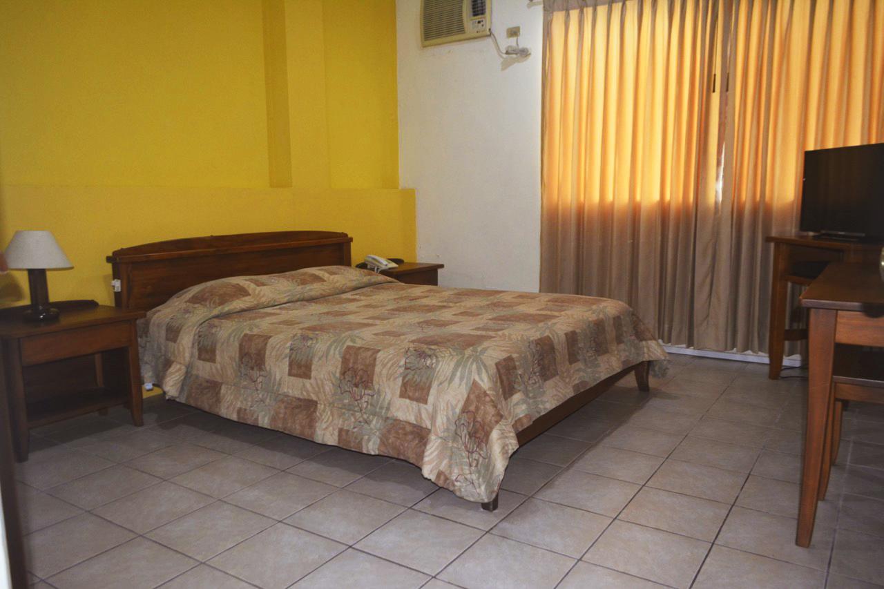 Hostal Solar Del Puerto Мачала Екстериор снимка